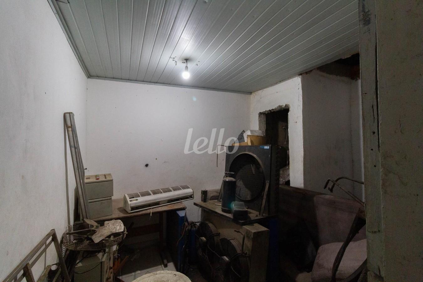 SALA de Salão à venda, Padrão com 150 m², e em Quarta Parada - São Paulo