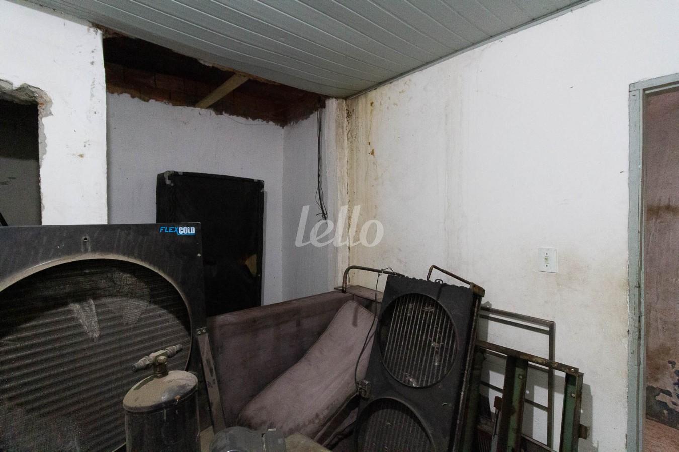 SALA de Salão à venda, Padrão com 150 m², e em Quarta Parada - São Paulo