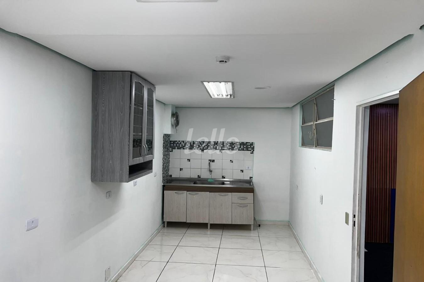 COPA de Sala / Conjunto para alugar, Padrão com 330 m², e em República - São Paulo