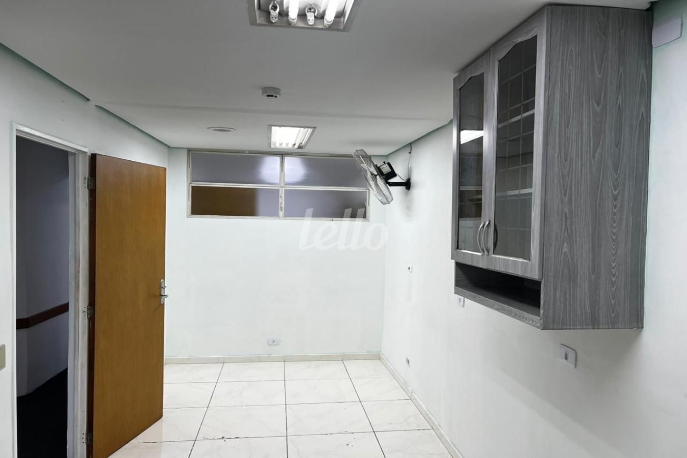 COPA de Sala / Conjunto para alugar, Padrão com 330 m², e em República - São Paulo