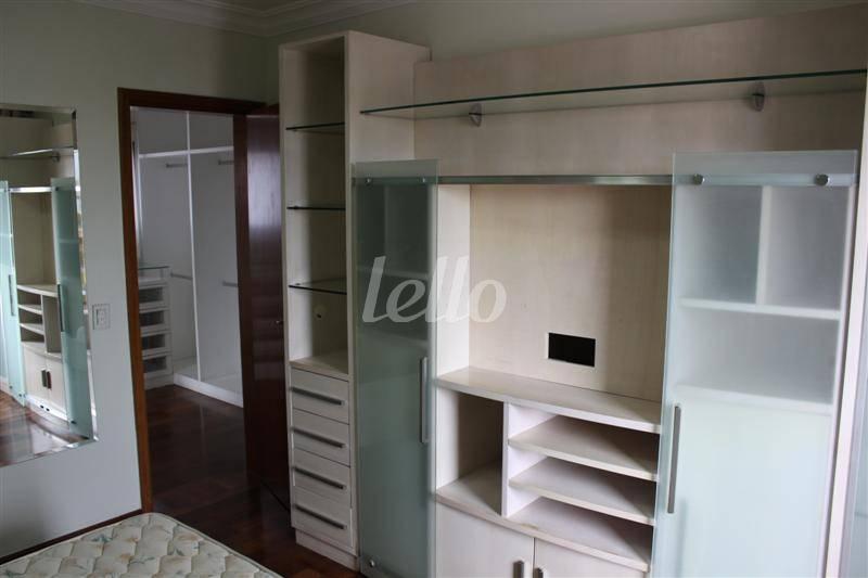 SUÍTE de Apartamento à venda, Padrão com 230 m², 3 quartos e 4 vagas em Bosque da Saúde - São Paulo