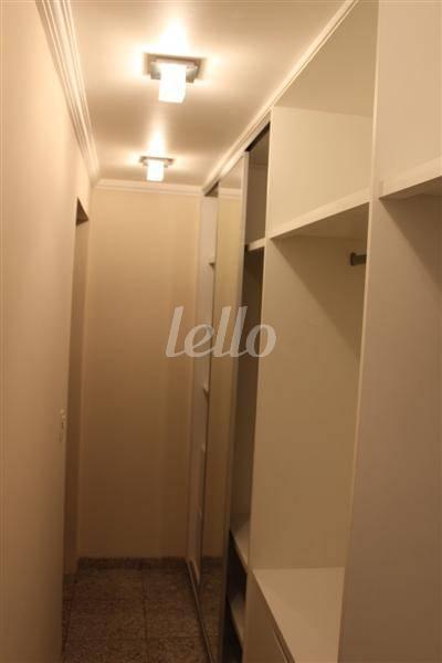 CLOSET de Apartamento à venda, Padrão com 230 m², 3 quartos e 4 vagas em Bosque da Saúde - São Paulo