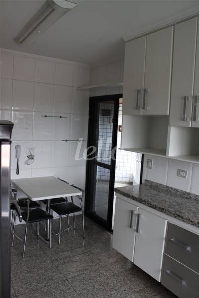 COZINHA de Apartamento à venda, Padrão com 230 m², 3 quartos e 4 vagas em Bosque da Saúde - São Paulo