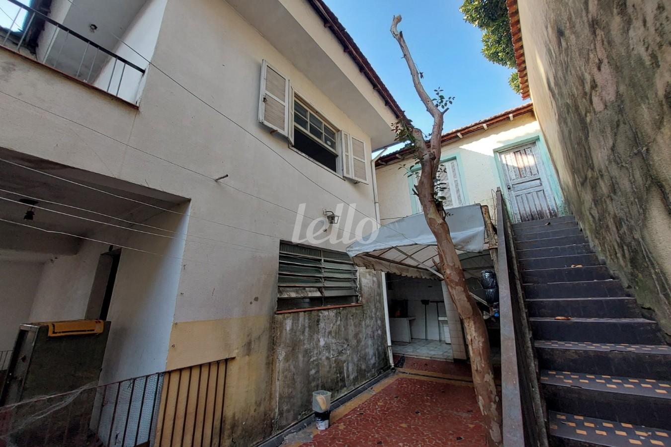 FACHADA FUNDOS de Casa à venda, sobrado com 433 m², 3 quartos e 4 vagas em Vila Aurora - São Paulo