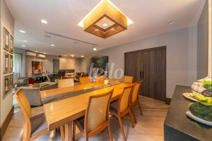 SALA de Apartamento à venda, Padrão com 220 m², 4 quartos e 3 vagas em Brooklin Novo - São Paulo