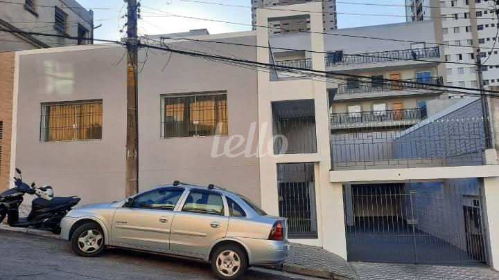 FACHADA de Casa à venda, assobradada com 150 m², e 2 vagas em Santana - São Paulo