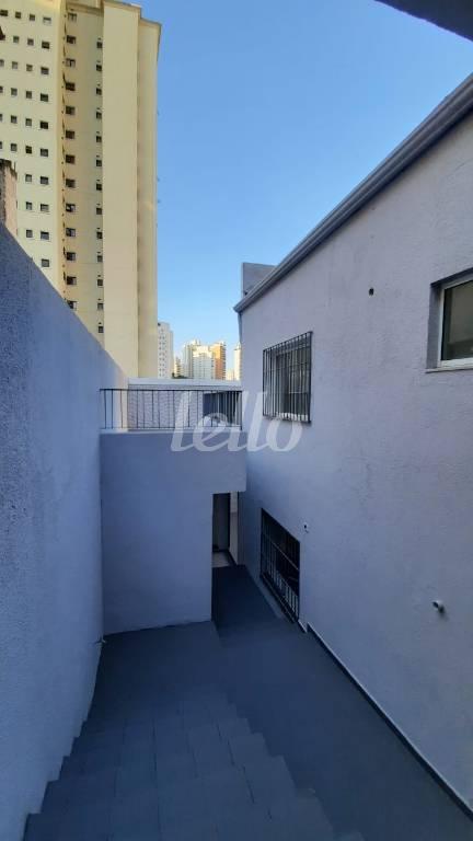 FUNDOS de Casa à venda, assobradada com 150 m², e 2 vagas em Santana - São Paulo