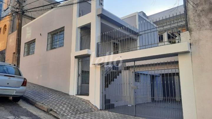 FACHADA de Casa à venda, assobradada com 150 m², e 2 vagas em Santana - São Paulo