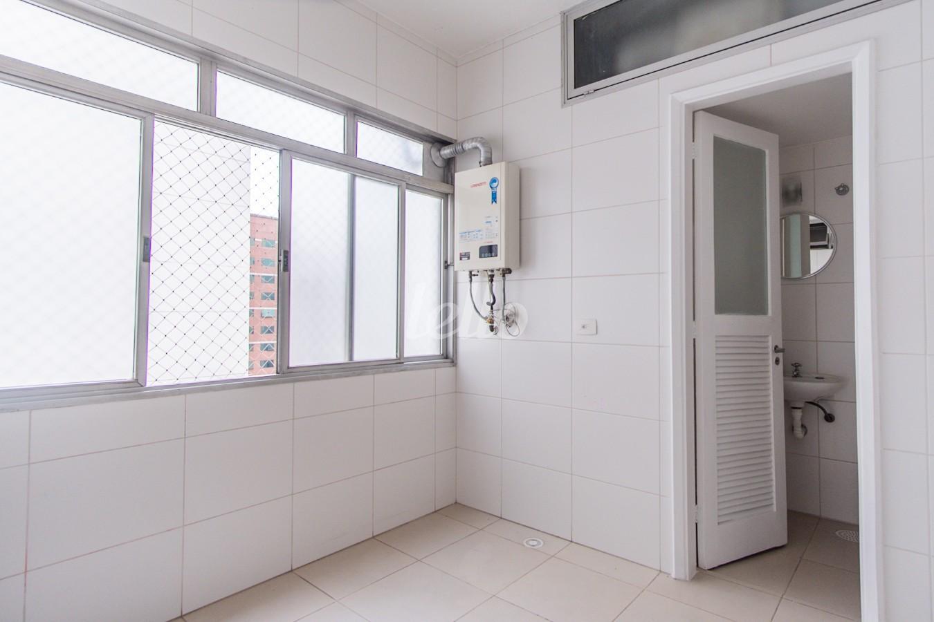 03AREA-DE-SERVICO_001 de Apartamento para alugar, Padrão com 140 m², 3 quartos e 1 vaga em Paraíso - São Paulo