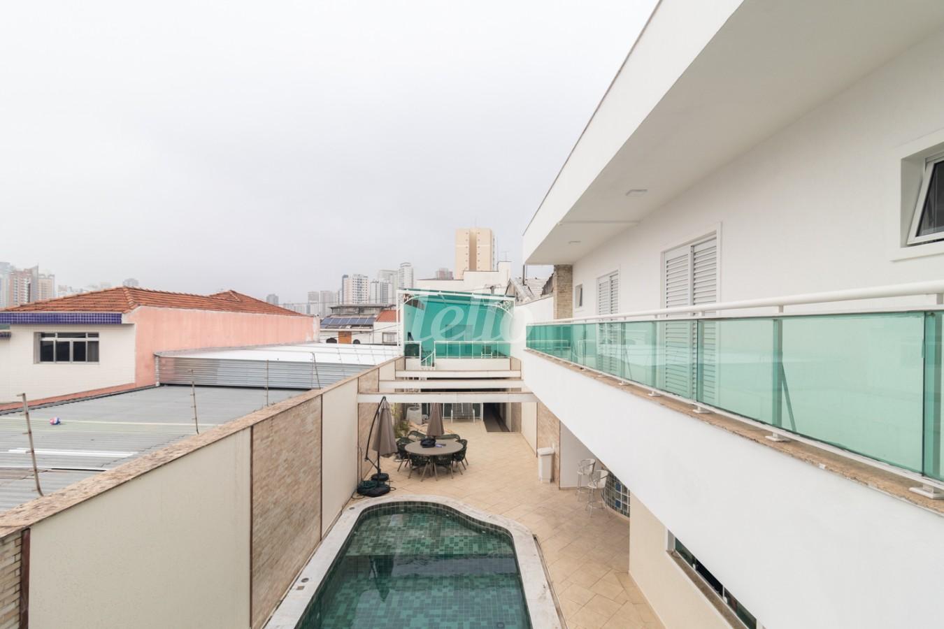 VARANDA SUÍTES de Casa à venda, sobrado com 360 m², 5 quartos e 6 vagas em Quarta Parada - São Paulo