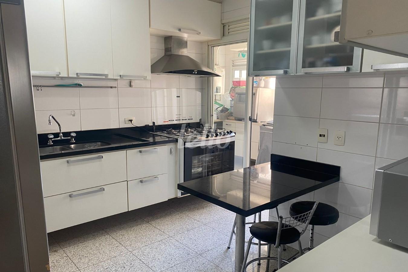 COZINHA de Apartamento à venda, Padrão com 130 m², 3 quartos e 2 vagas em Vila Clementino - São Paulo