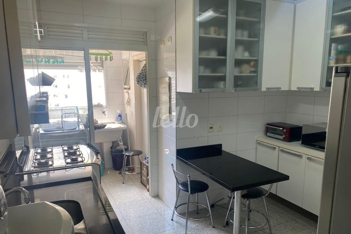 COZINHA de Apartamento à venda, Padrão com 130 m², 3 quartos e 2 vagas em Vila Clementino - São Paulo