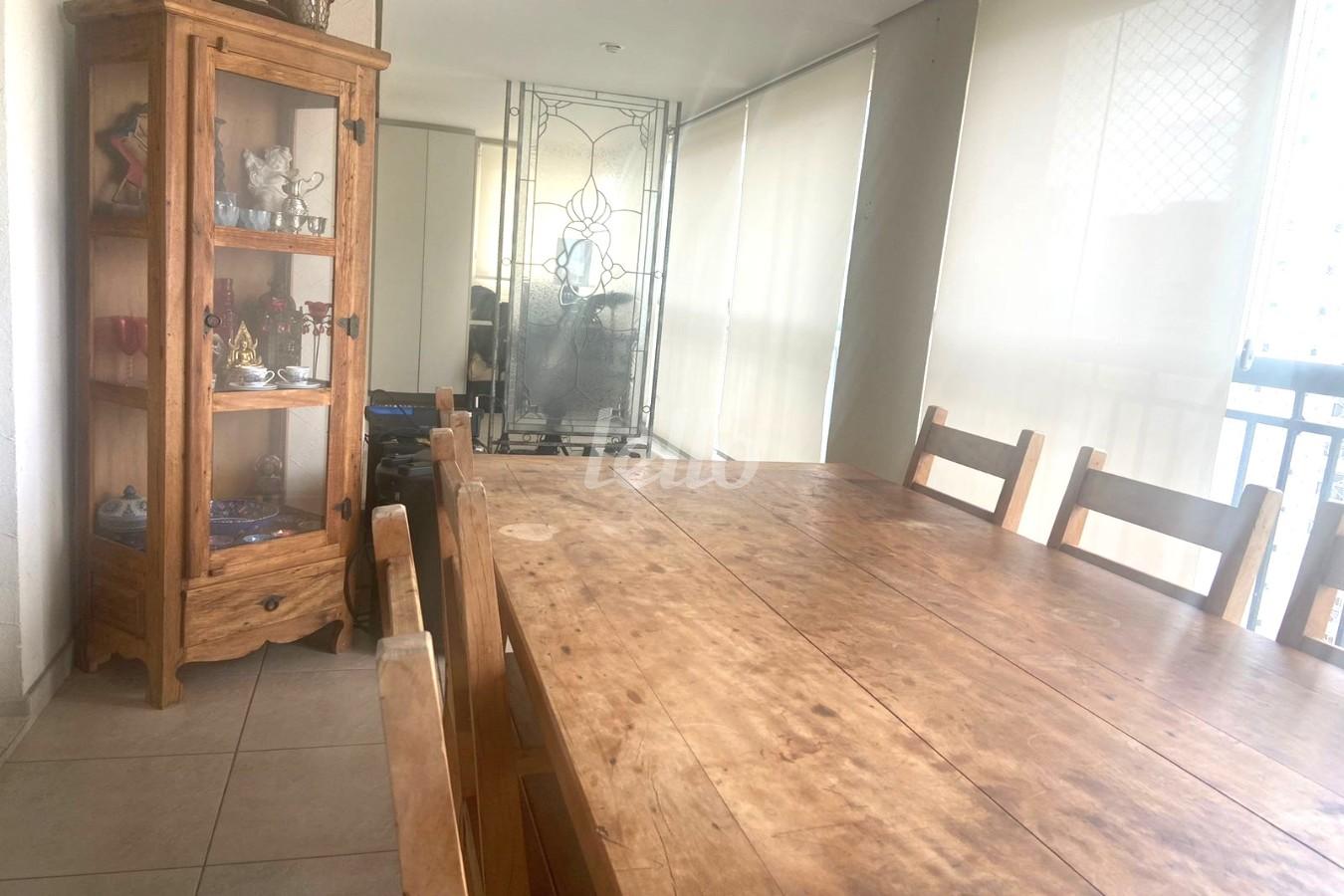 VARANDA de Apartamento à venda, Padrão com 130 m², 3 quartos e 2 vagas em Vila Clementino - São Paulo