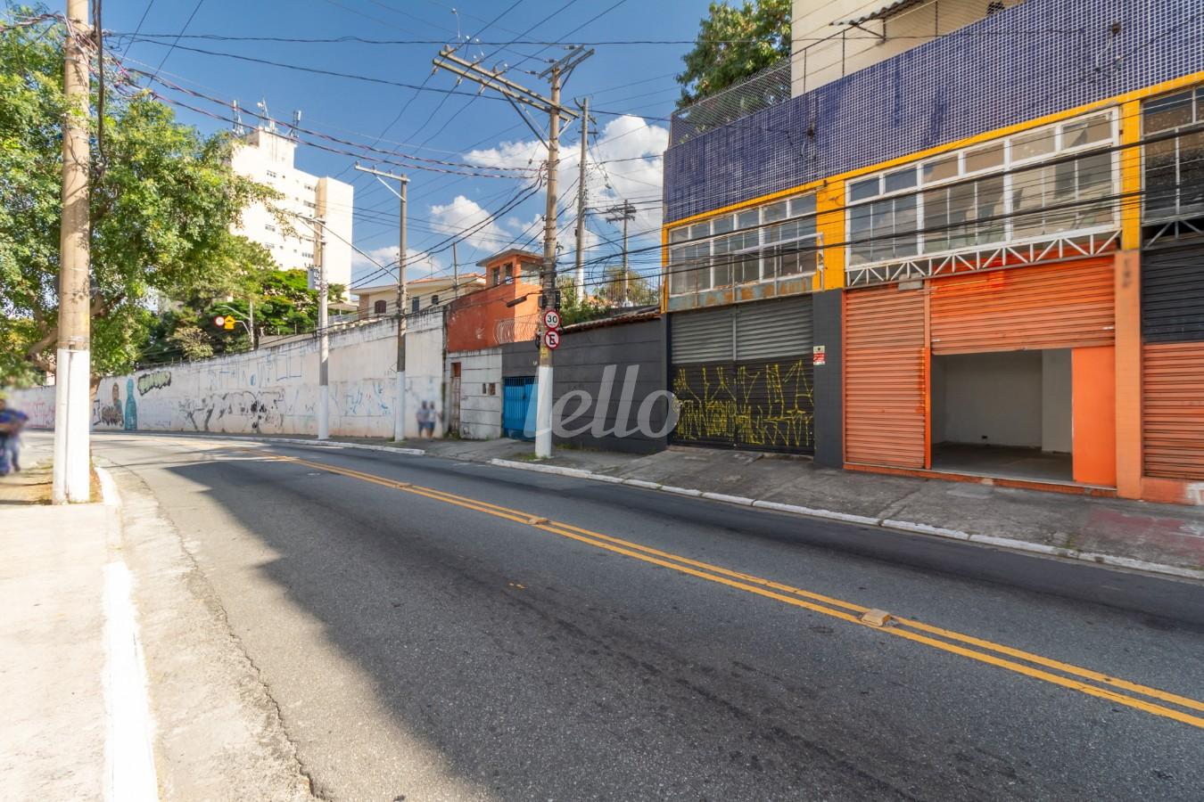 FACHADA de Salão para alugar, Padrão com 30 m², e em Tremembé - São Paulo