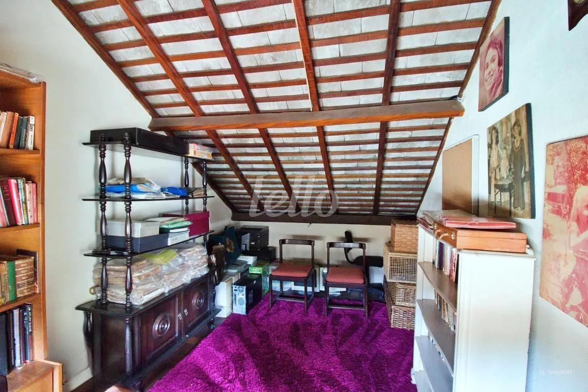 SUITE de Casa para alugar, sobrado com 650 m², 5 quartos e 4 vagas em Jardim Leonor - São Paulo