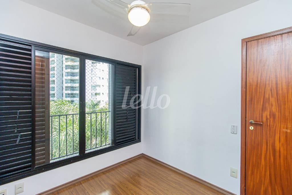 DORMITORIO 2 de Apartamento para alugar, Padrão com 137 m², 3 quartos e 2 vagas em Santo Amaro - São Paulo