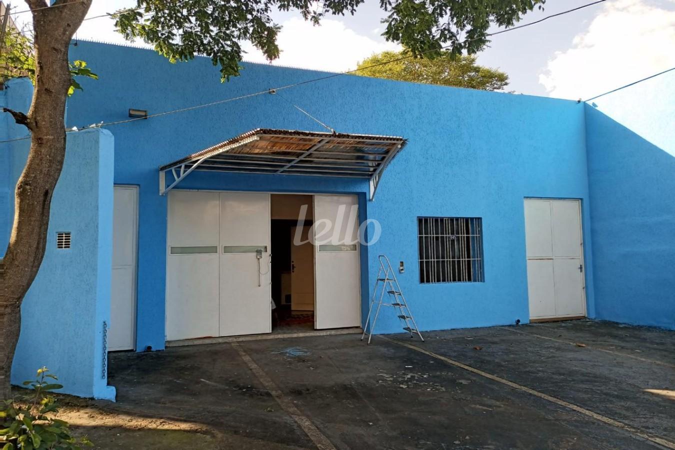 FACHADA de Galpão/Armazém à venda, Padrão com 340 m², e 4 vagas em Jardim Brasil - Zona Sul - São Paulo