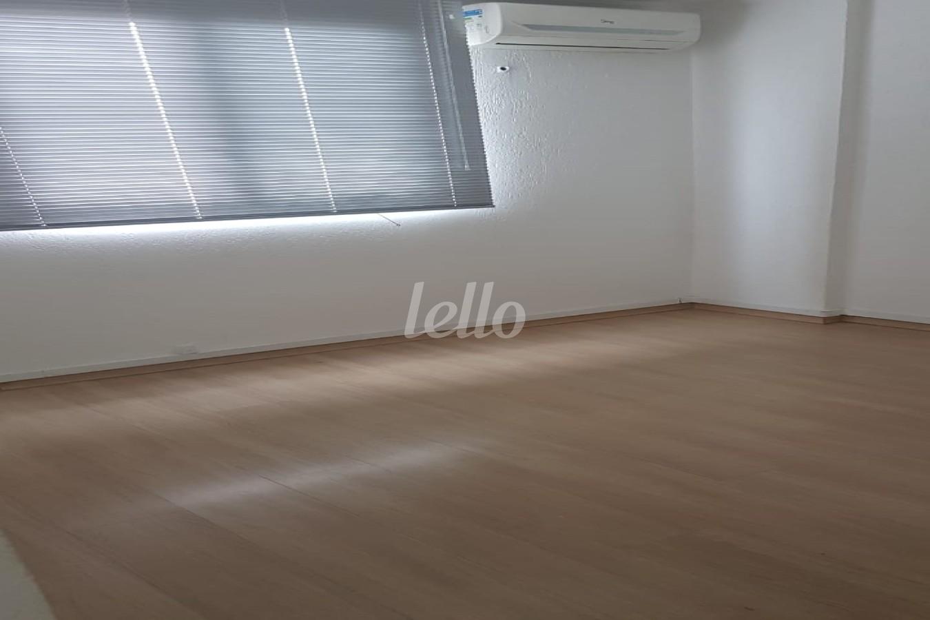 SALA de Sala / Conjunto para alugar, Padrão com 33 m², e 1 vaga em Santana - São Paulo