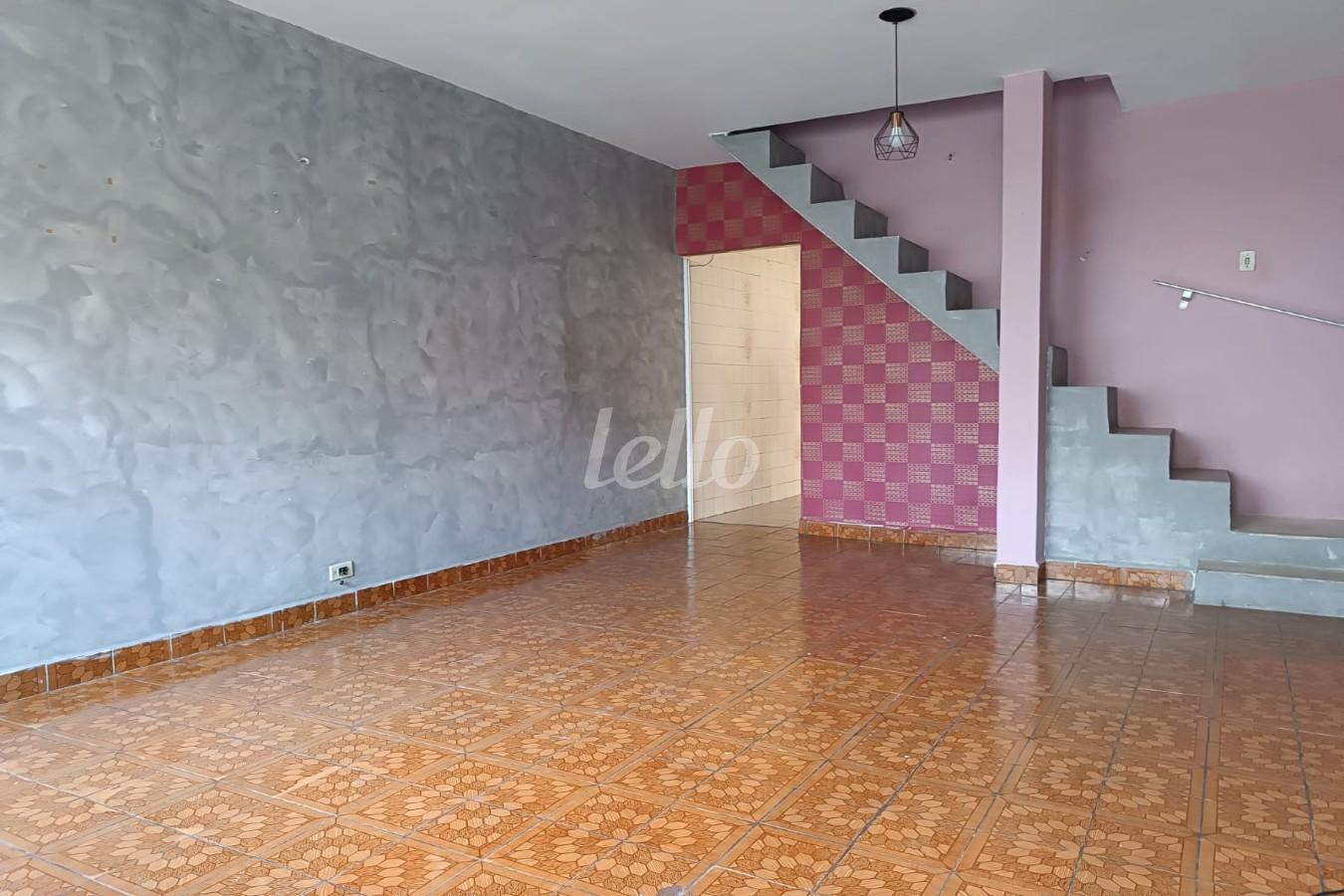 SALA - ACESSO PISO SUPERIOR de Casa à venda, sobrado com 100 m², 2 quartos e 1 vaga em Vila Margarida - São Paulo