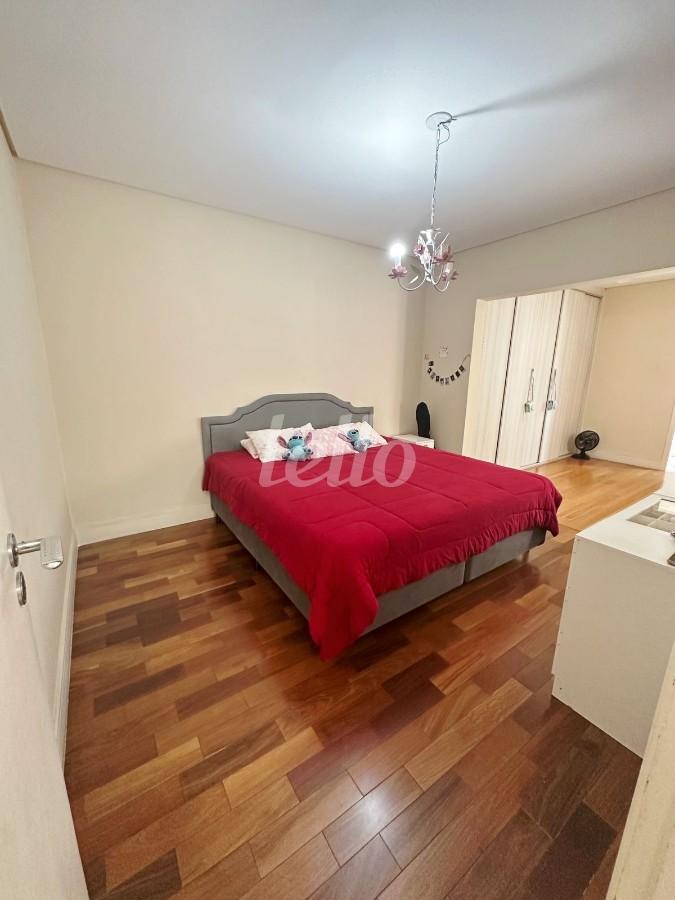 QUARTO de Casa à venda, sobrado com 249 m², 4 quartos e 3 vagas em Vila Gomes Cardim - São Paulo