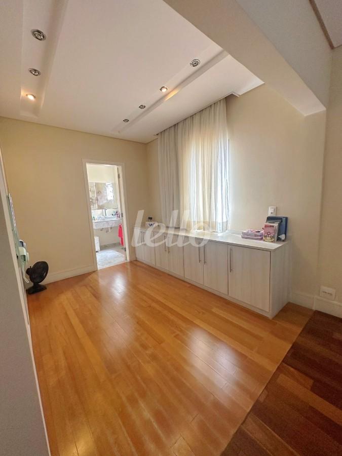 QUARTO de Casa à venda, sobrado com 249 m², 4 quartos e 3 vagas em Vila Gomes Cardim - São Paulo