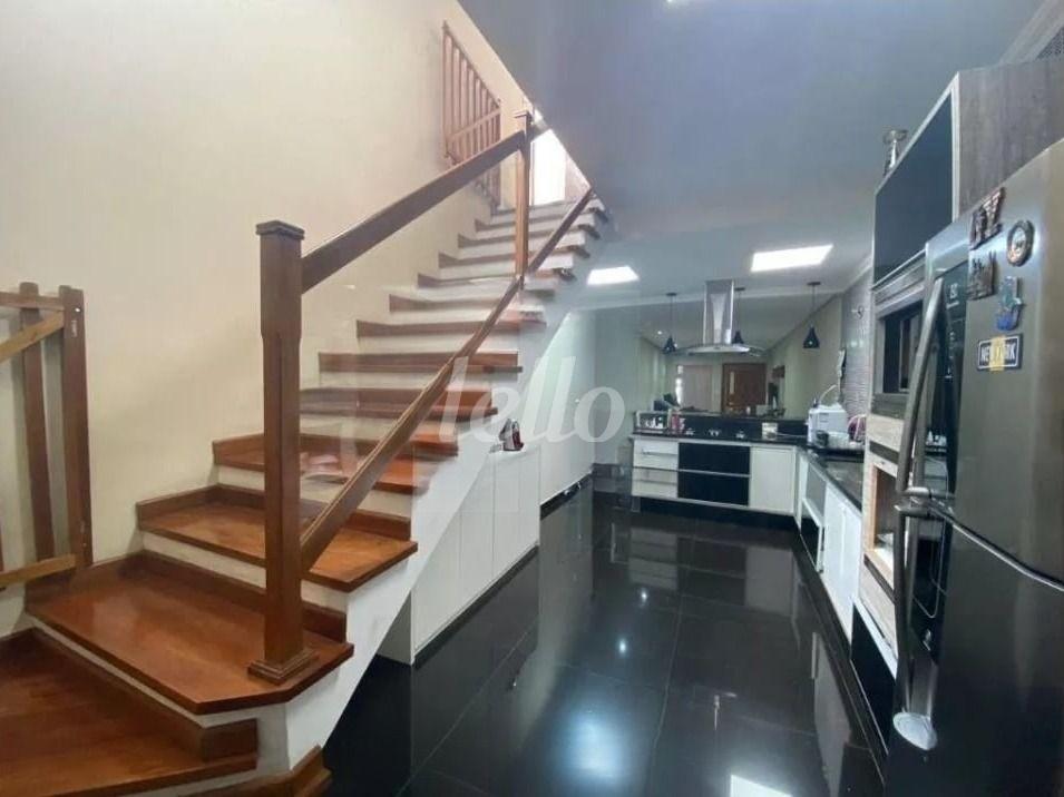 ESCADA de Casa à venda, sobrado com 346 m², 3 quartos e 4 vagas em Jardim Paraíso - Santo André