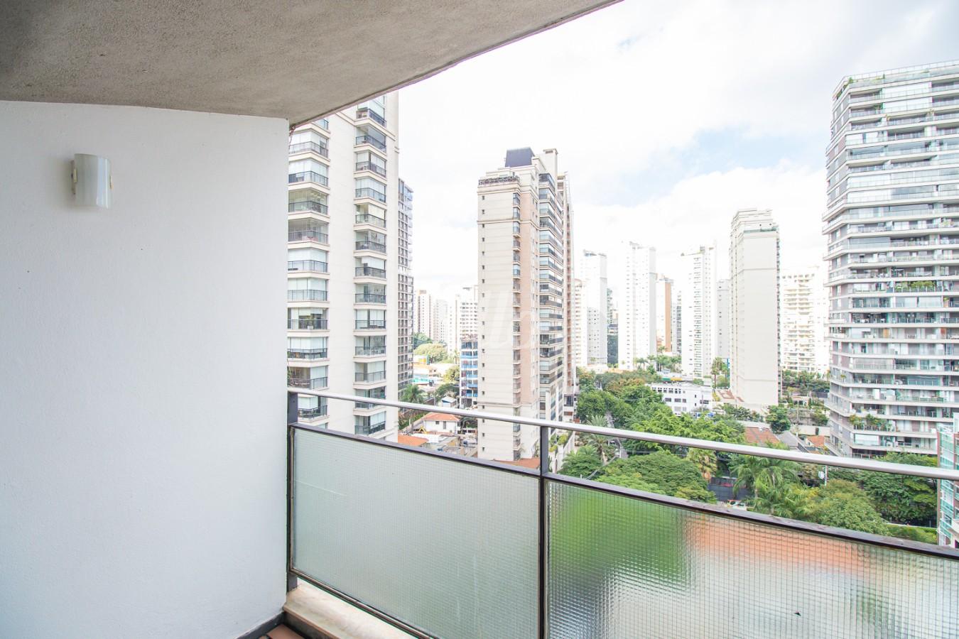 VARANDA de Apartamento para alugar, Padrão com 144 m², 2 quartos e 2 vagas em Vila Nova Conceição - São Paulo