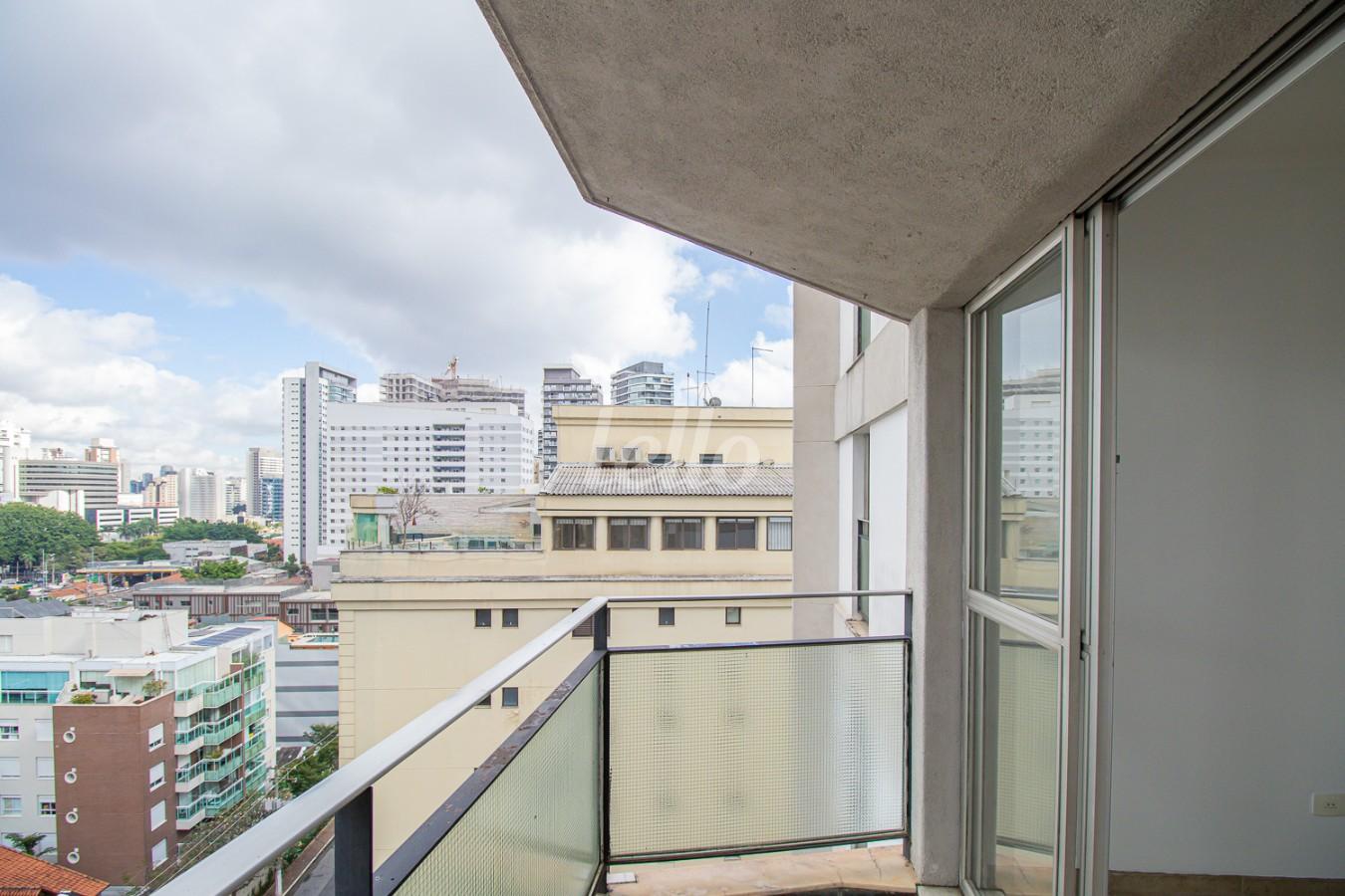 VARANDA de Apartamento para alugar, Padrão com 144 m², 2 quartos e 2 vagas em Vila Nova Conceição - São Paulo