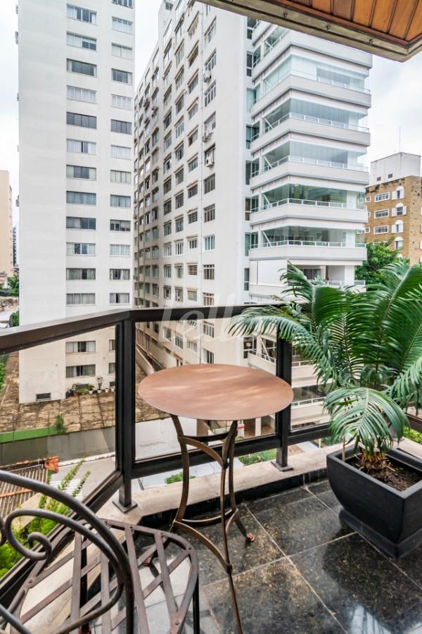 SUITE-1 de Apartamento à venda, Padrão com 270 m², 3 quartos e 3 vagas em Jardins - São Paulo