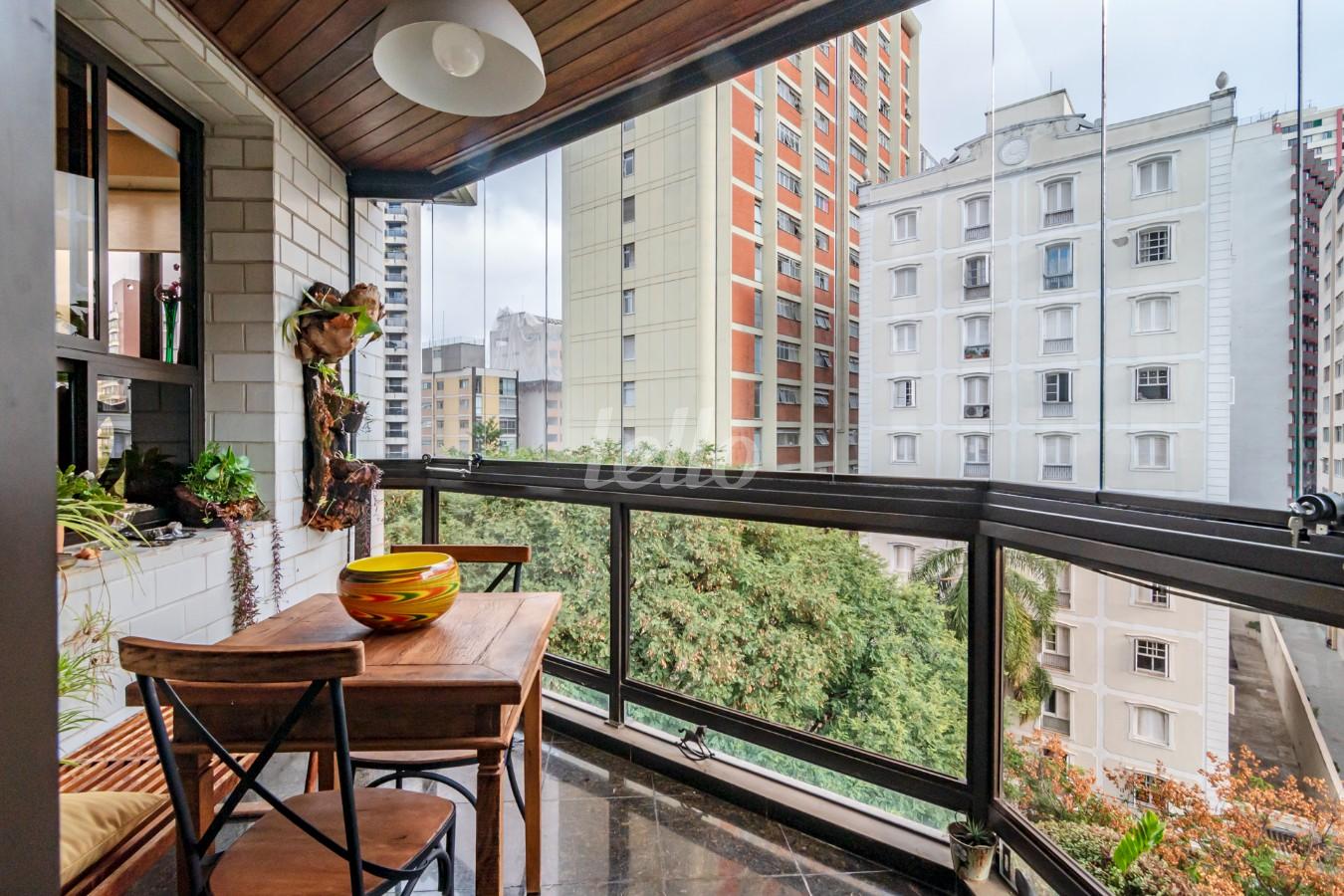 VARANDA de Apartamento à venda, Padrão com 270 m², 3 quartos e 3 vagas em Jardins - São Paulo