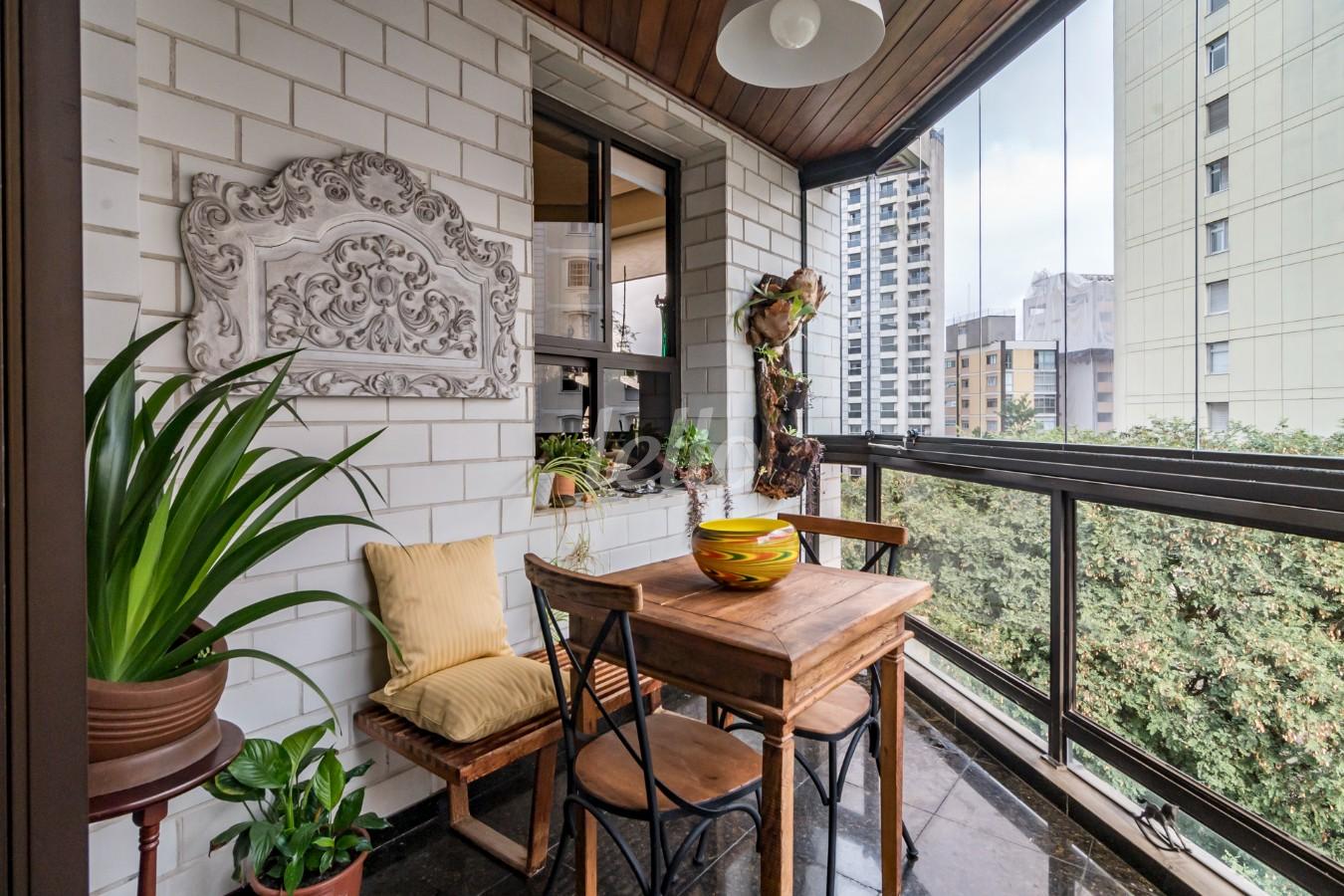 VARANDA de Apartamento à venda, Padrão com 270 m², 3 quartos e 3 vagas em Jardins - São Paulo