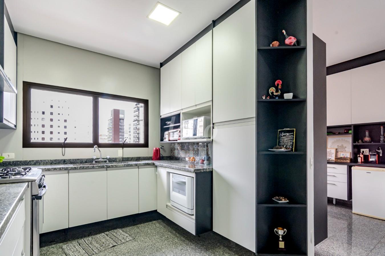 COZINHA de Apartamento à venda, Padrão com 270 m², 3 quartos e 3 vagas em Jardins - São Paulo