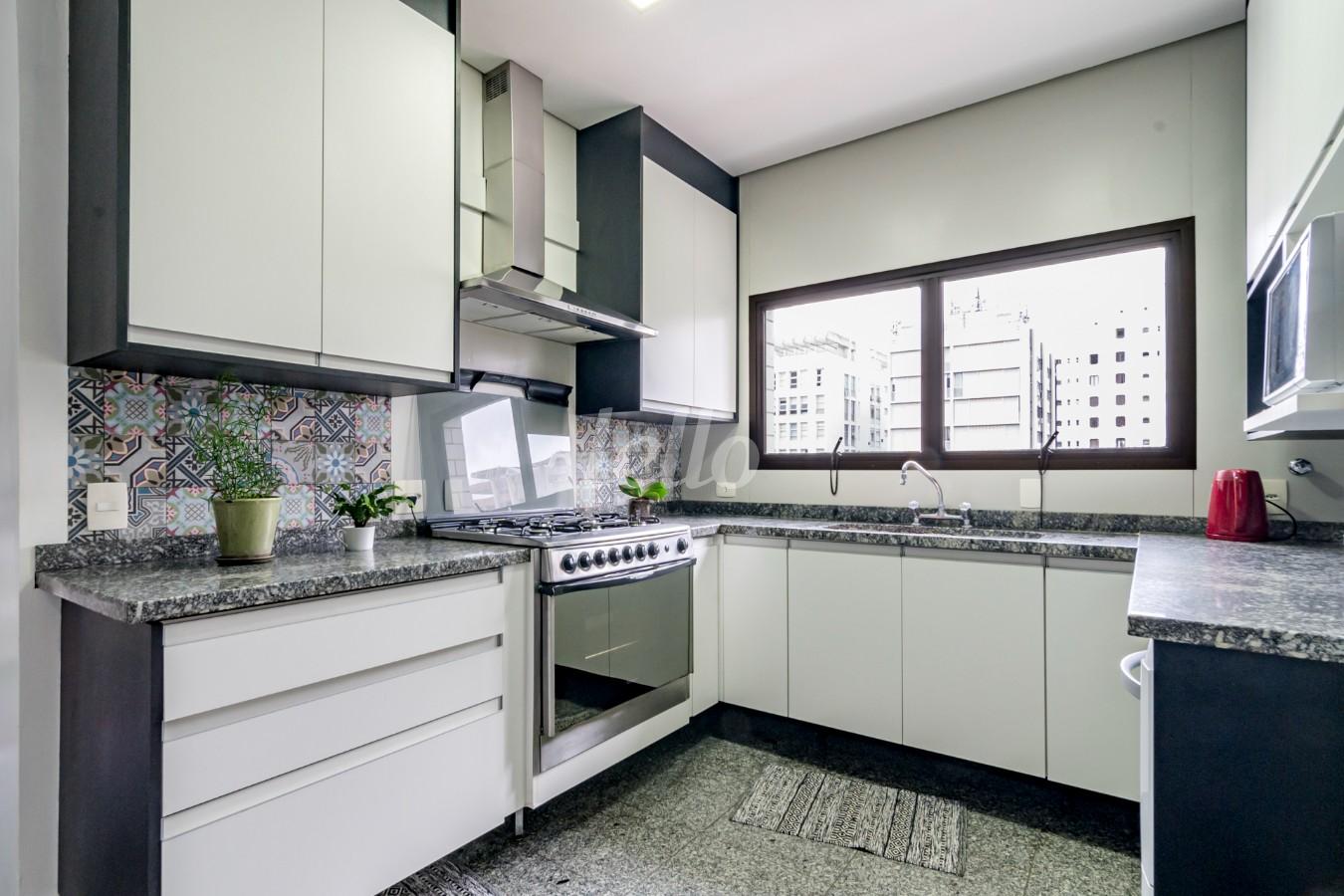 COZINHA de Apartamento à venda, Padrão com 270 m², 3 quartos e 3 vagas em Jardins - São Paulo