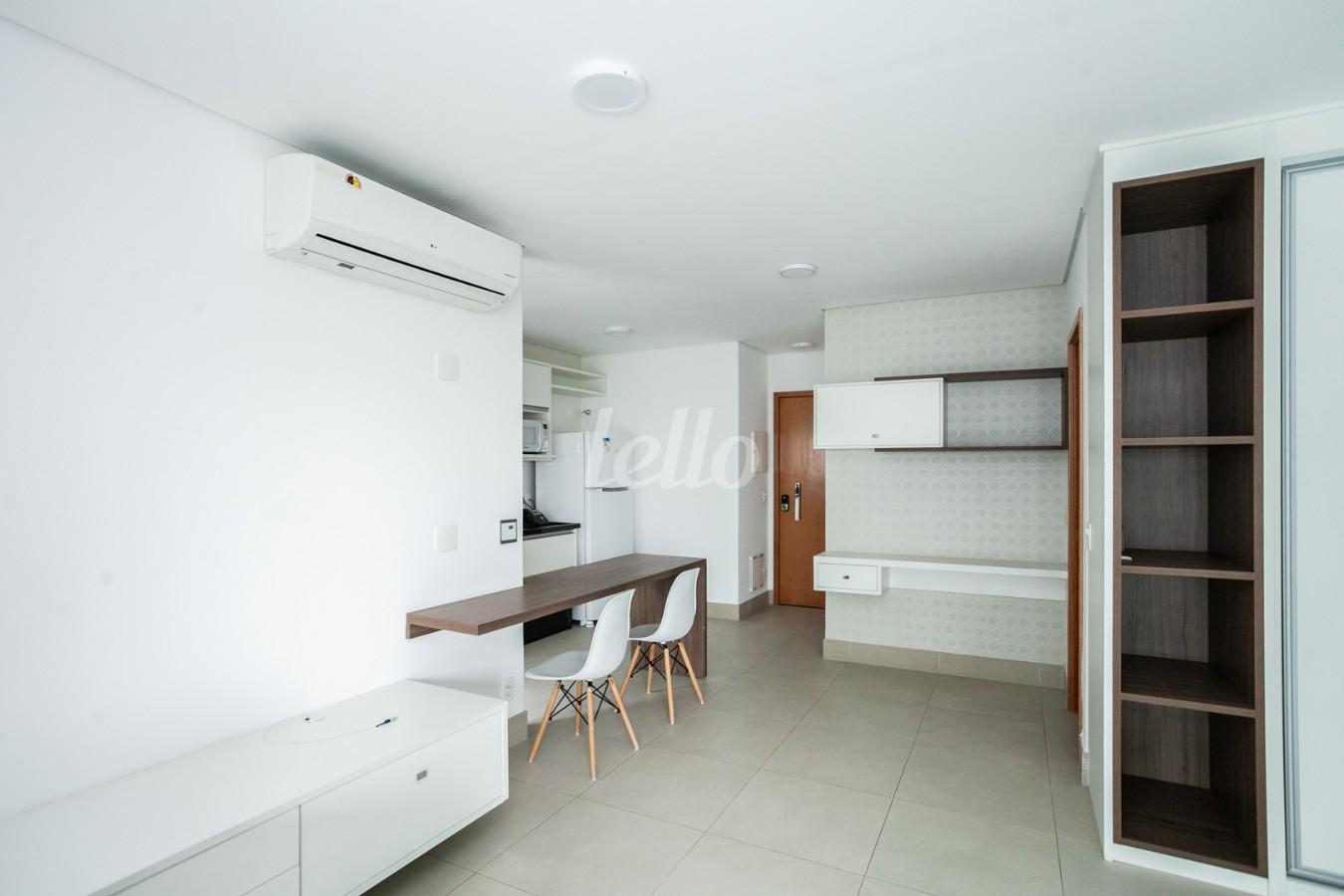 02SALA_009 de Apartamento para alugar, Padrão com 55 m², e 2 vagas em Vila Regente Feijó - São Paulo