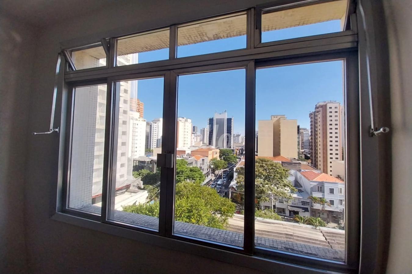 VISTA SALA de Apartamento à venda, Padrão com 73 m², 2 quartos e em Pinheiros - São Paulo