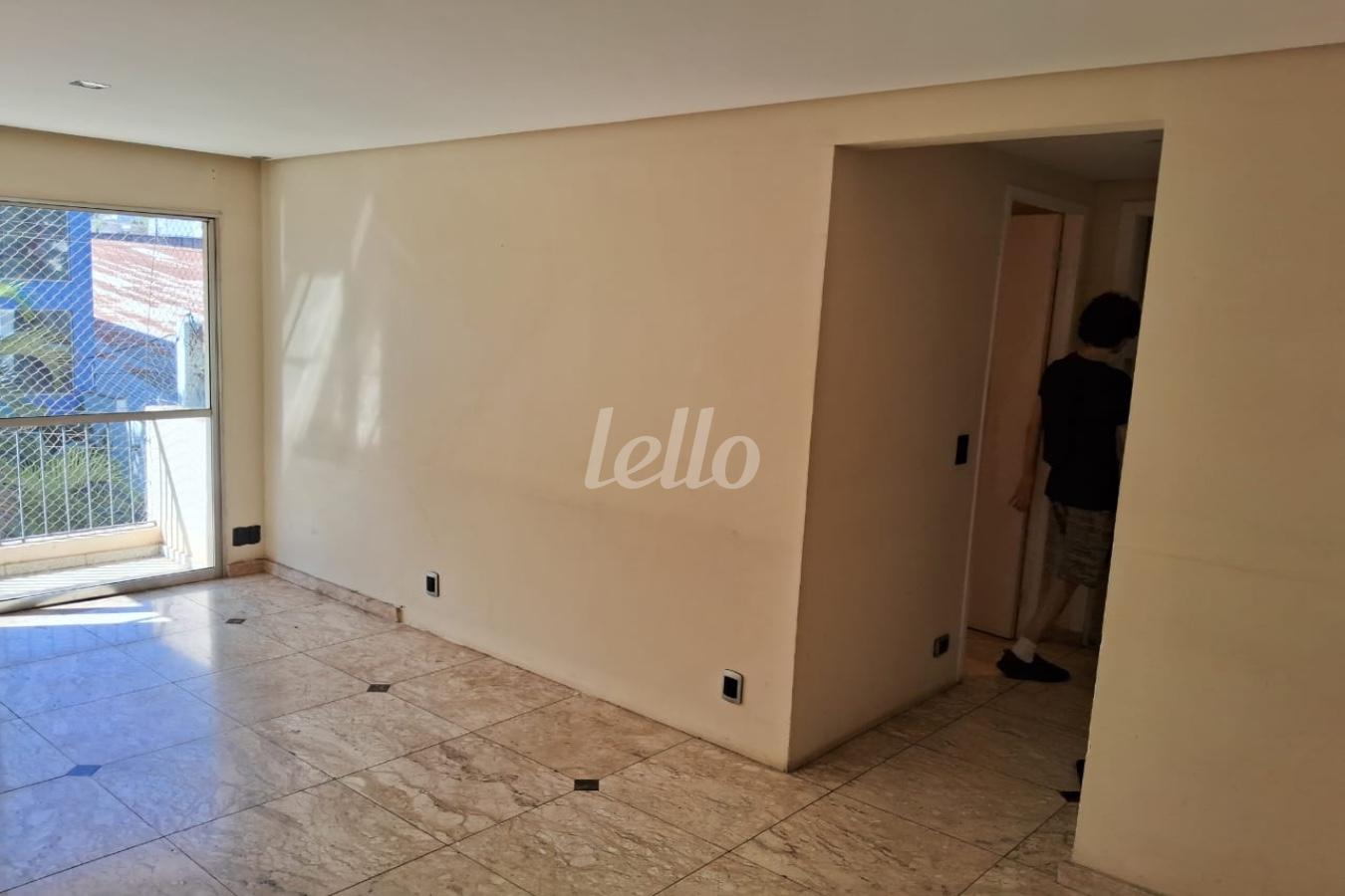 SALA de Apartamento à venda, Padrão com 56 m², 2 quartos e 2 vagas em Alto de Pinheiros - São Paulo