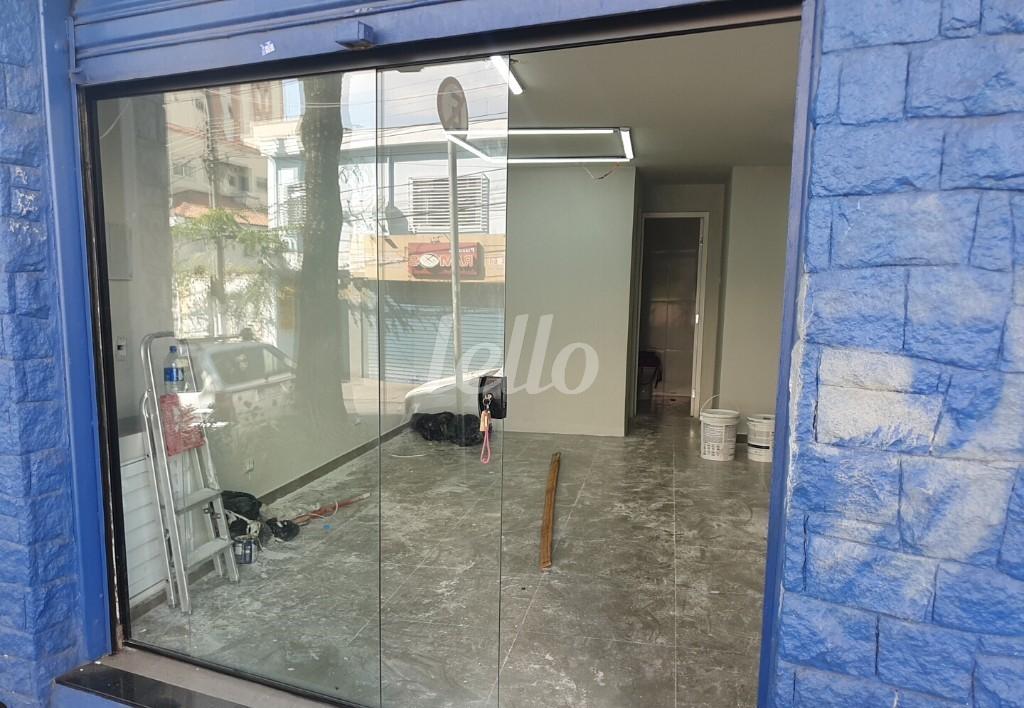 FACHADA de Loja para alugar, Padrão com 54 m², e em Cambuci - São Paulo