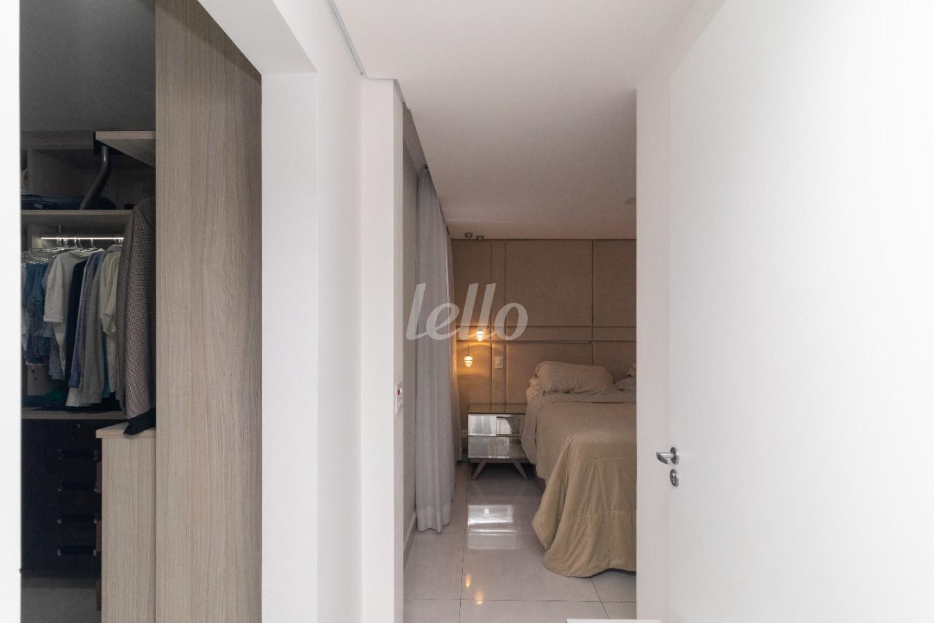 SUÍTE 1 de Apartamento à venda, Padrão com 238 m², 4 quartos e 4 vagas em Vila Ivone - São Paulo