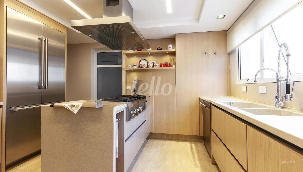 COZINHA de Apartamento para alugar, Padrão com 370 m², 3 quartos e 5 vagas em Campo Belo - São Paulo