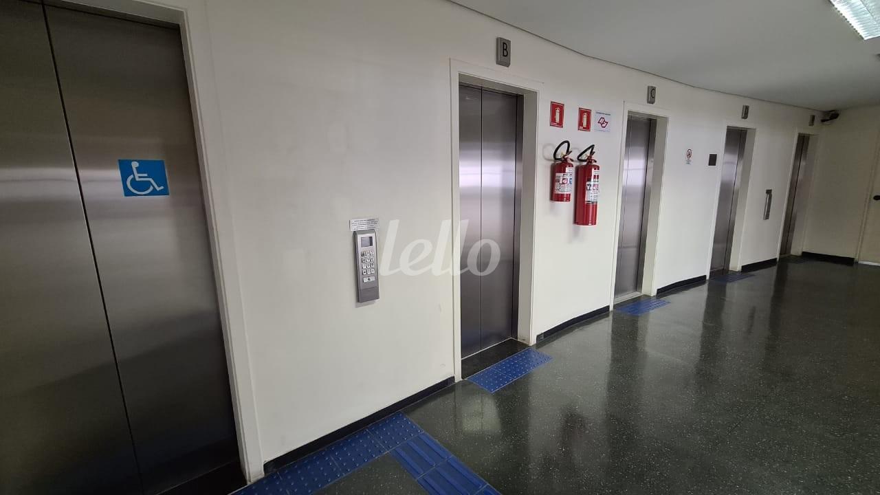 ANDAR de Sala / Conjunto para alugar, Padrão com 971 m², e em República - São Paulo