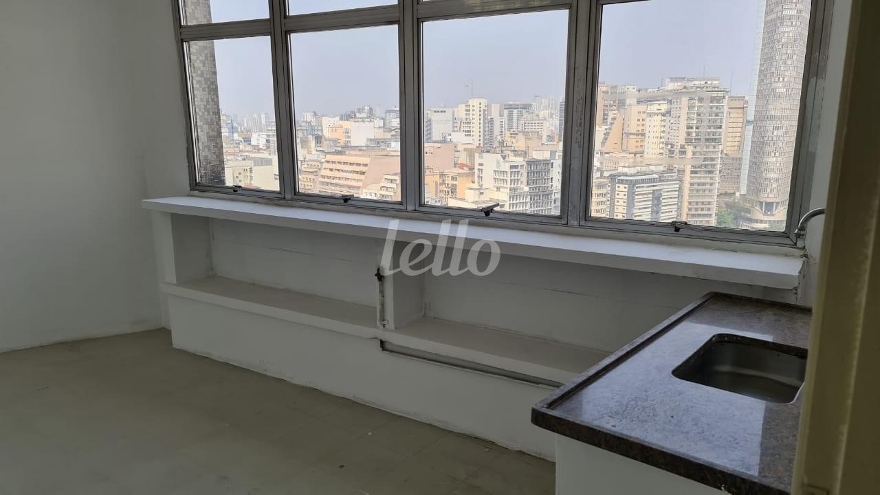 ANDAR de Sala / Conjunto para alugar, Padrão com 971 m², e em República - São Paulo