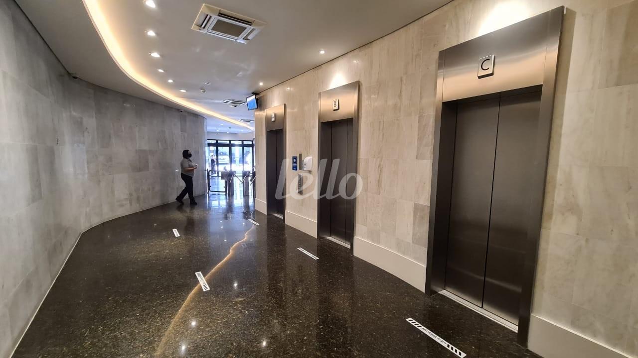 HALL de Sala / Conjunto para alugar, Padrão com 971 m², e em República - São Paulo