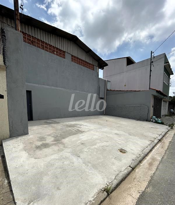 2 de Galpão/Armazém à venda, Padrão com 216 m², e 3 vagas em Vila Nova Mazzei - São Paulo