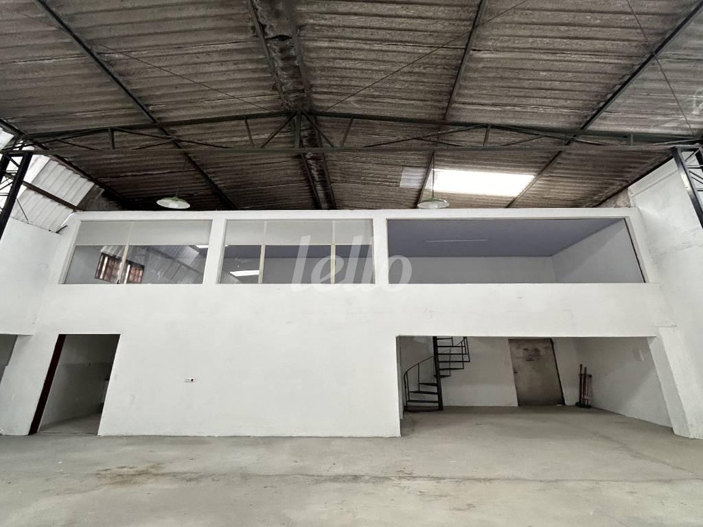 GALPÃO de Galpão/Armazém à venda, Padrão com 216 m², e 3 vagas em Vila Nova Mazzei - São Paulo