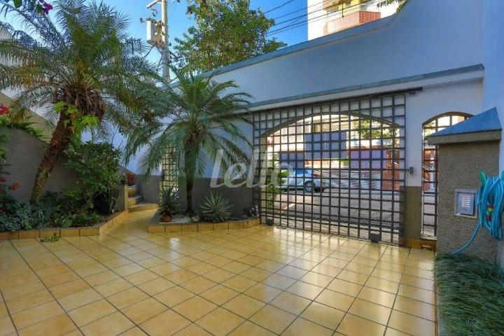 GARAGEM de Casa para alugar, sobrado com 400 m², 4 quartos e 5 vagas em Vila Bastos - Santo André