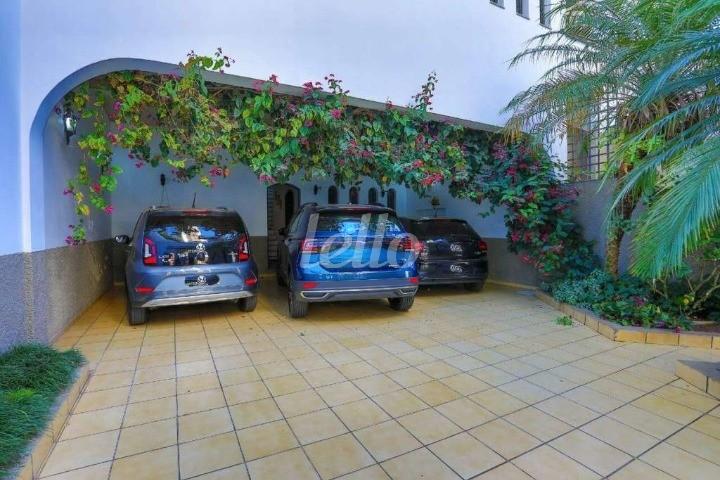 GARAGEM de Casa para alugar, sobrado com 400 m², 4 quartos e 5 vagas em Vila Bastos - Santo André