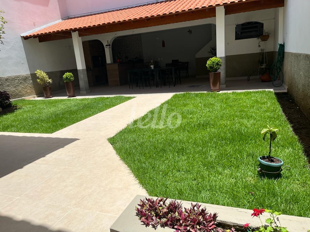 JARDIM de Casa para alugar, sobrado com 400 m², 4 quartos e 5 vagas em Vila Bastos - Santo André