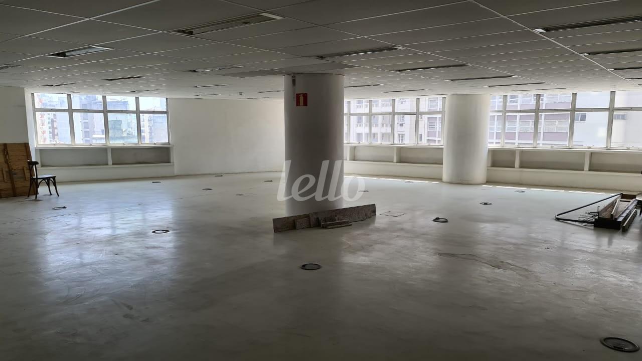ANDAR de Sala / Conjunto para alugar, Padrão com 683 m², e em República - São Paulo