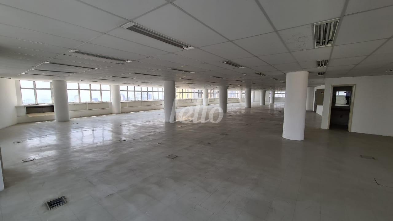 ANDAR de Sala / Conjunto para alugar, Padrão com 790 m², e em República - São Paulo