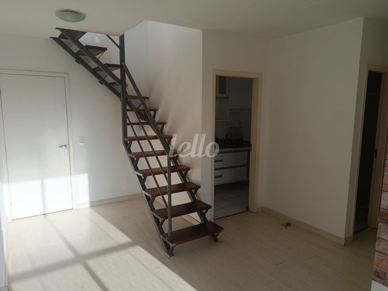 1-SALA-002.JPG de Apartamento para alugar, Duplex com 60 m², 2 quartos e 1 vaga em Parque Independência - São Paulo